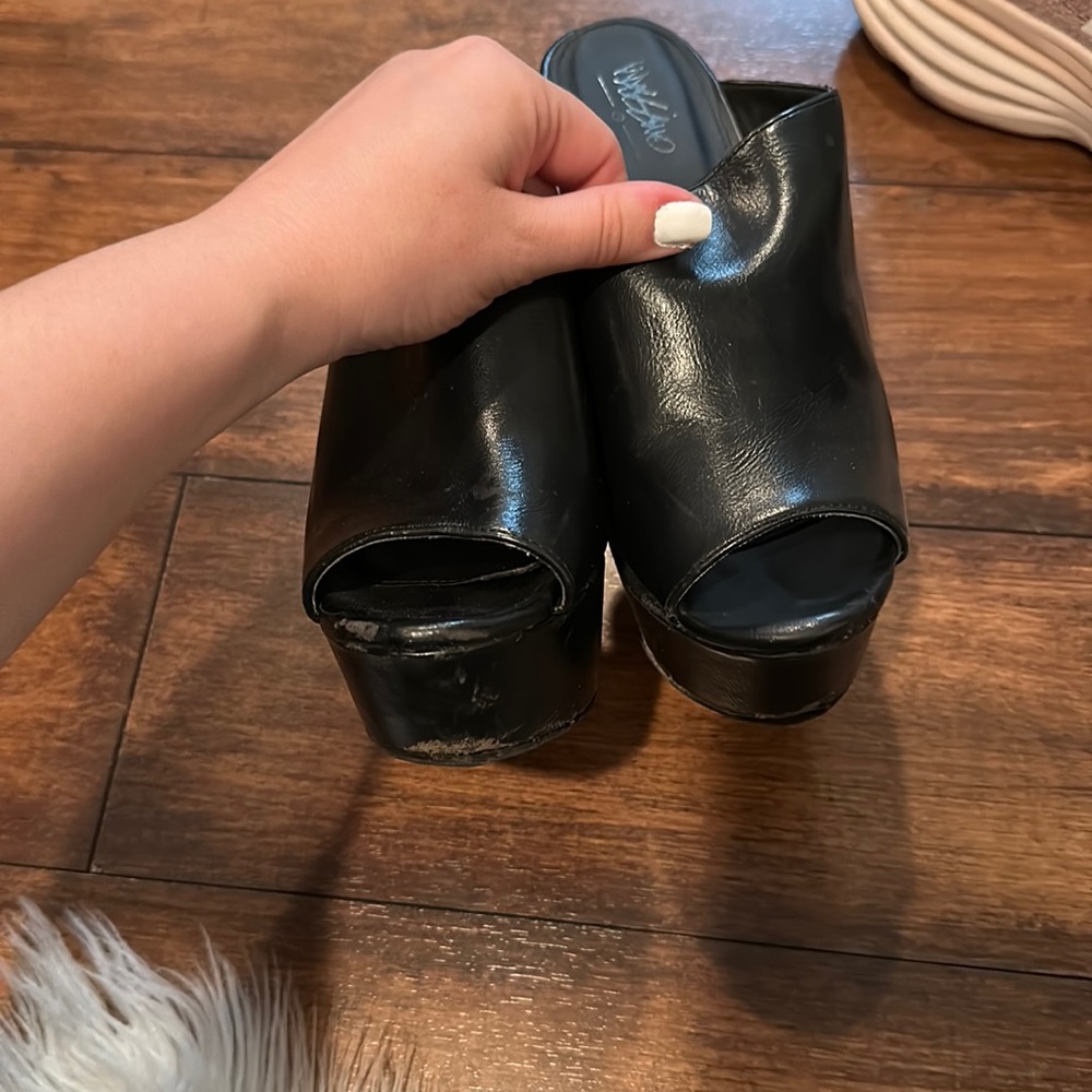 Black clogs - Picture 3 of 3